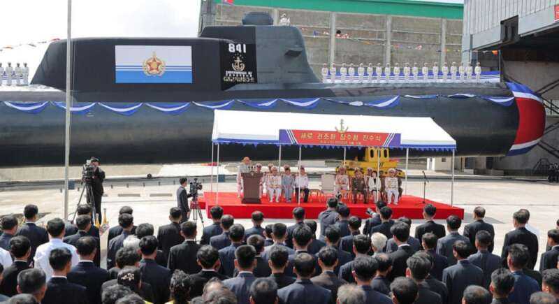 Президент КНДР спустила на воду атомный подводный крейсер